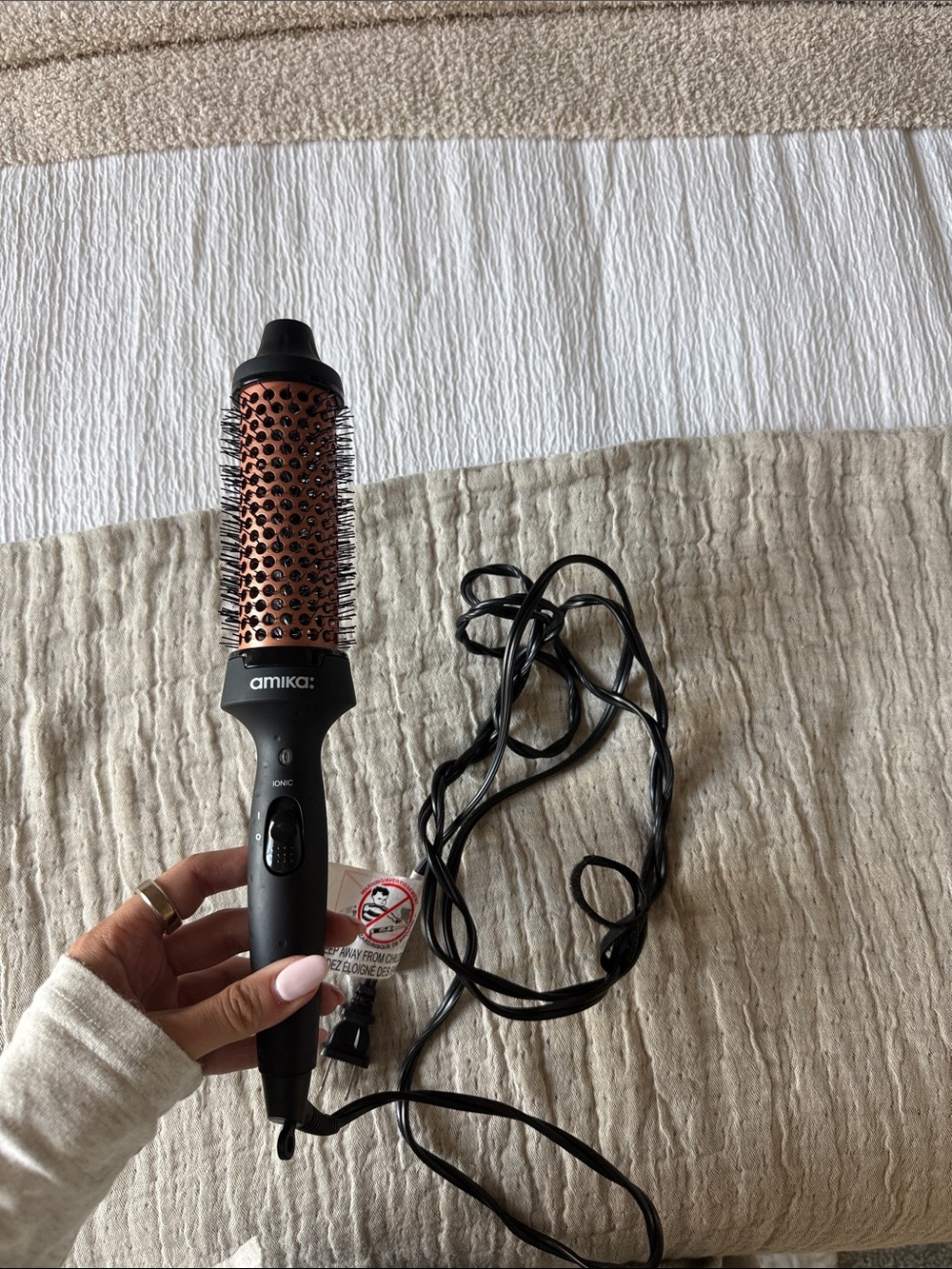 Amika Blowout Thermal Brush